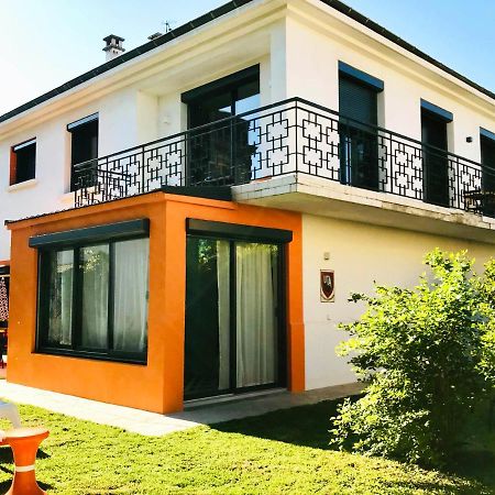 La Maison Pop Appartement Meuble Independant Avec Jardin Romans-sur-Isere Ngoại thất bức ảnh
